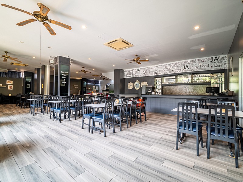 BREAKFAST AND RESTAURANT